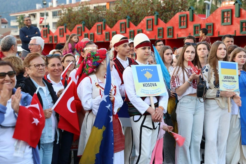 marmaris çocuk festivali marmarisli çocuklar 23 nisan ulusal egemenlik ve çocuk bayramı marmaris belediye başkanı uluslararası çocuk festivali marmaris 23 nisan