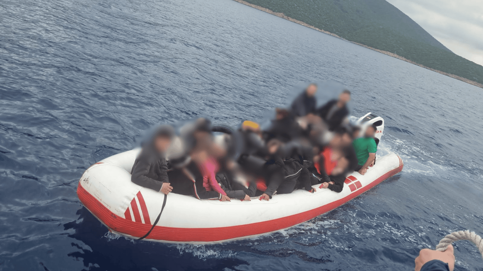 Bodrum açıklarında iki göçmen kaçakçılığı şüphelisi yakalandı