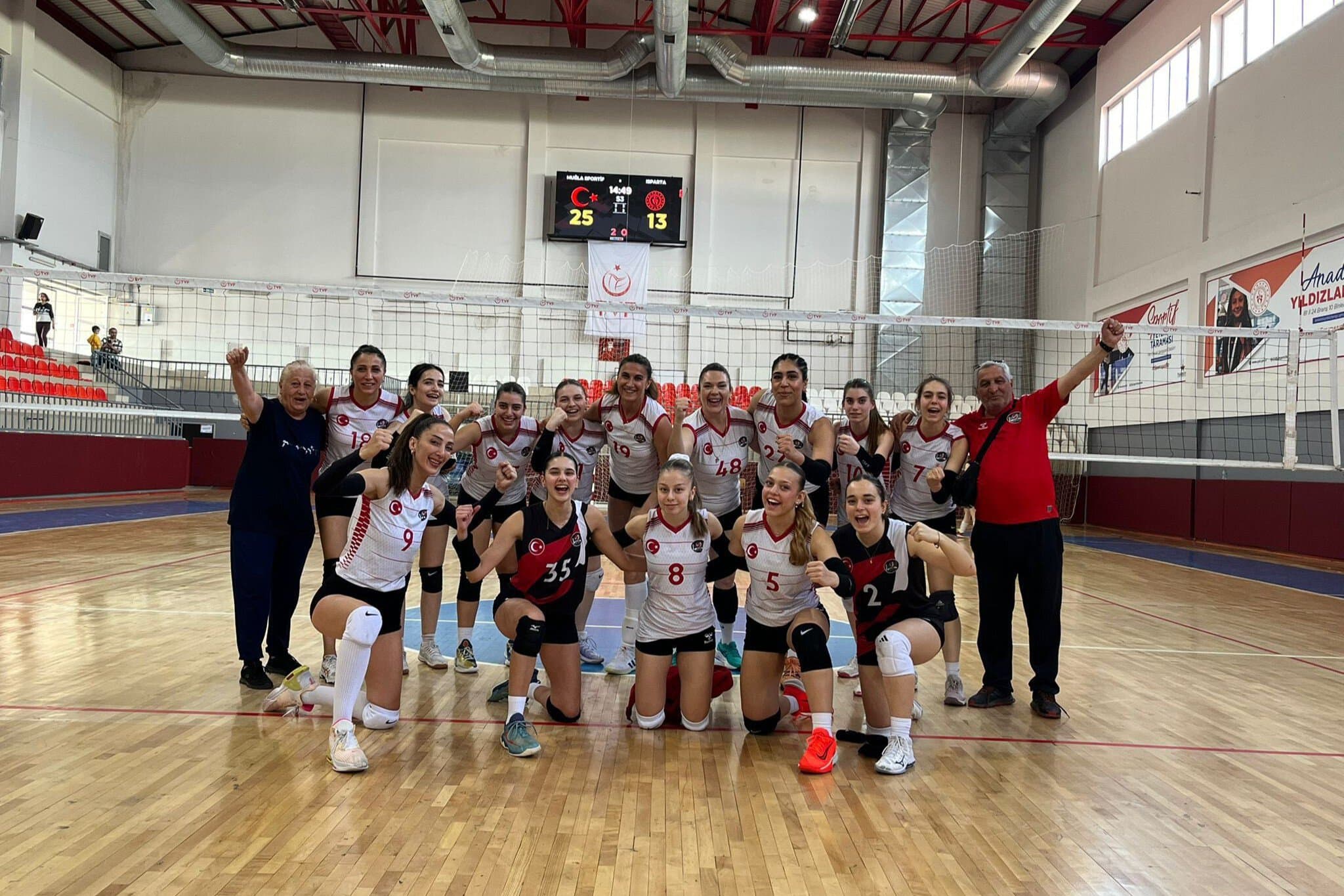 Muğla Sportif Akademi Kadın Voleybol Takımı, 2. Lig’e yükseldi