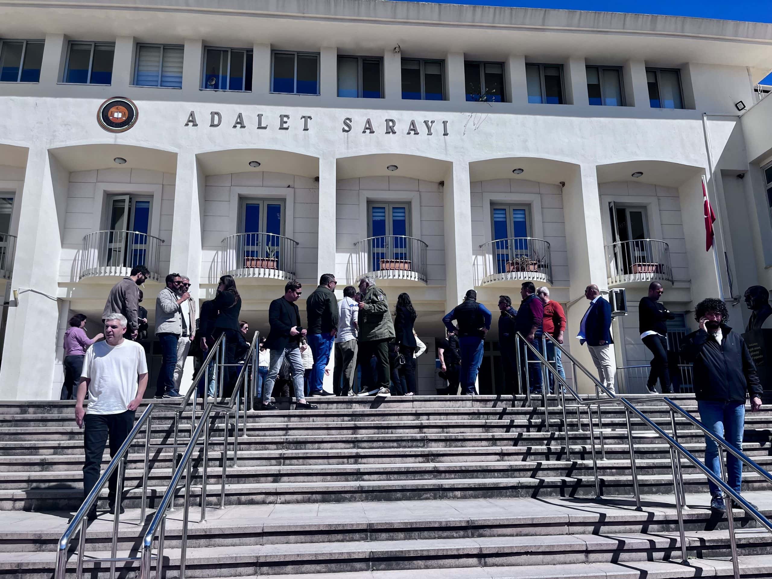 Bodrum’daki rüşvet davasının ilk duruşması görüldü: Gazeteciler yer olmadığı gerekçesiyle salona alınmadı
