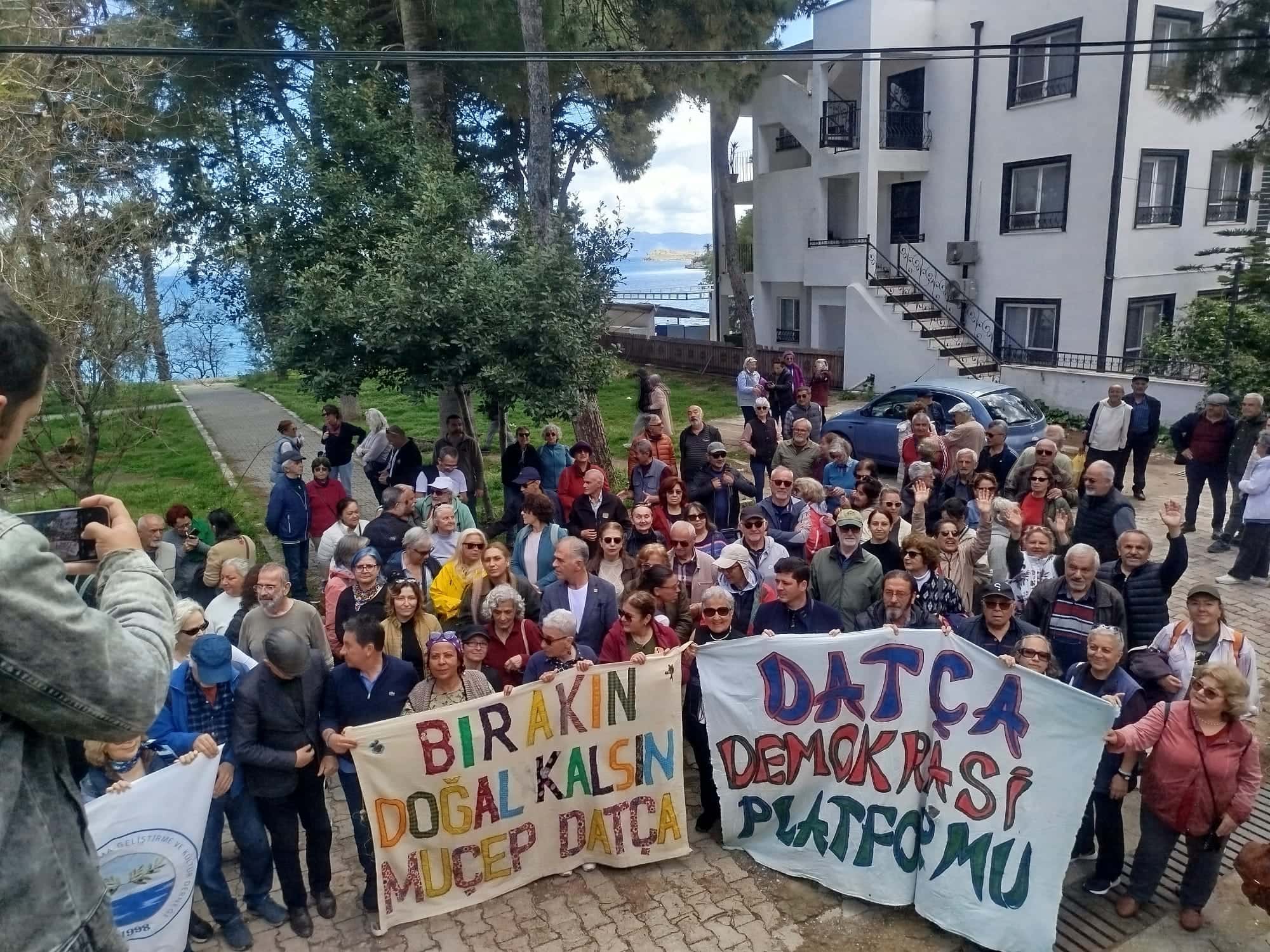 Datçalı yurttaşlardan eski hastane arazisinin özelleştirilmesine tepki: “Huzurumuz, sağlığımız, koruduğumuz değerlerimiz satılık mal değildir”