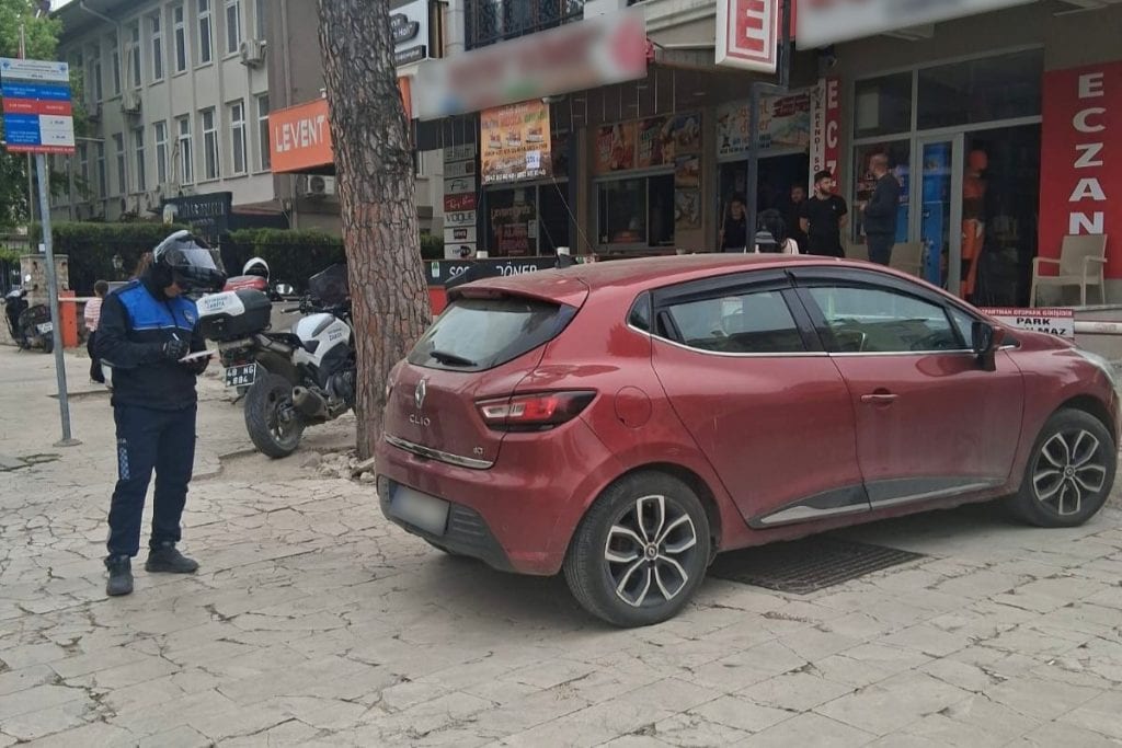 muğla yaya kaldırımı işgali, yaya kaldırımı işgali, yaya kaldırımı işgali muğla, muğla büyükşehir belediyesi zabıta, muğla büyükşehir belediyesi 