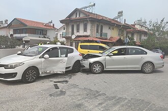 Fethiye Akarca’da trafik kazası: Bir kişi hastaneye kaldırıldı