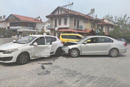 Fethiye Akarca’da trafik kazası: Bir kişi hastaneye kaldırıldı