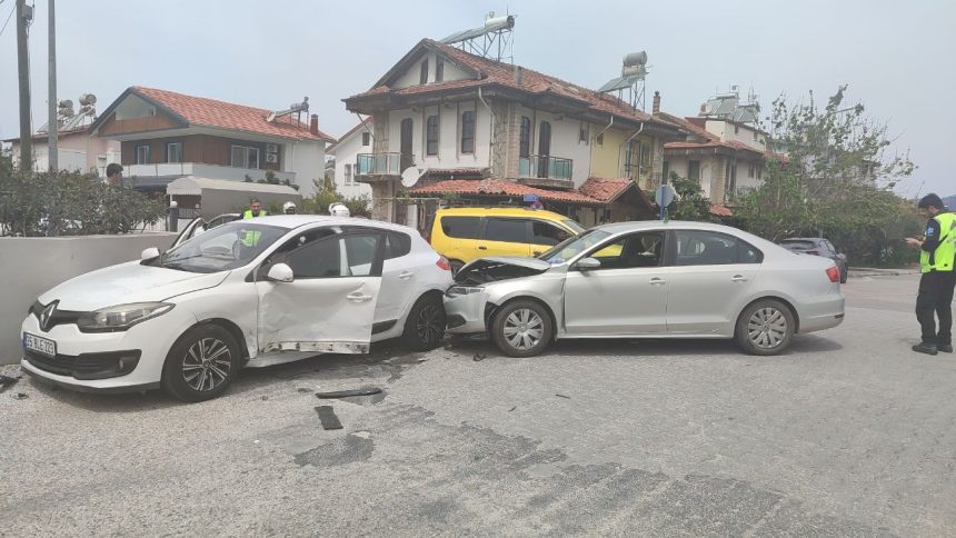 Fethiye Akarca’da trafik kazası: Bir kişi hastaneye kaldırıldı