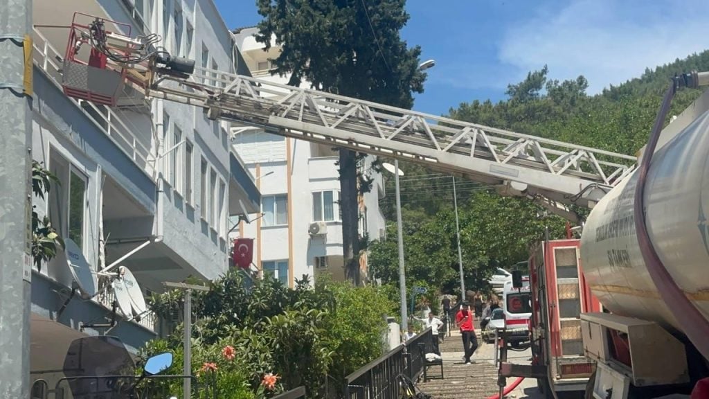 marmaris yangın marmaris tüp patladı yangın meydana geldi marmaris itfaiye yangın söndürüldü tüp patladı