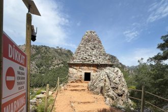 marmaris piramit mezar, piramit mezar, piramit mezar marmaris, marmaris anıt mezar, anıt mezar marmaris