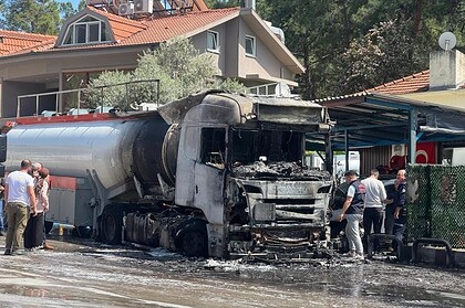tır yangın yangın söndürüldü muğla itfaiye fethiye yangın akaryakıt istasyonu akaryakıt istasyonu yangın