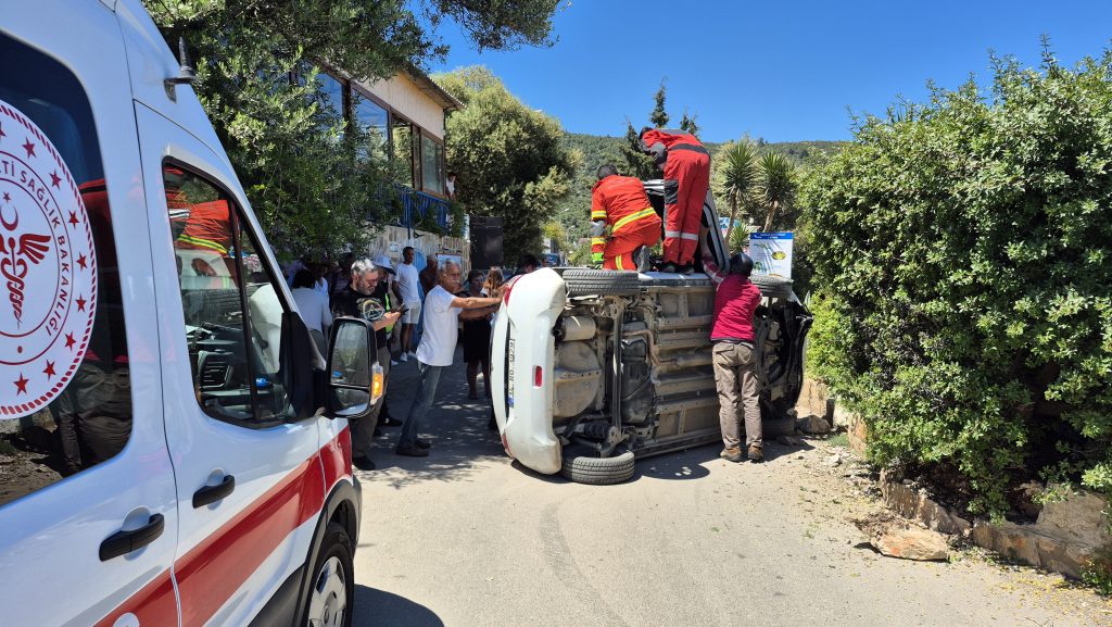 bodrum kaza, bodrum, bodrum trafik kazası, bodrumda duvara çarpan otomobil, duvara çarpan otomobil