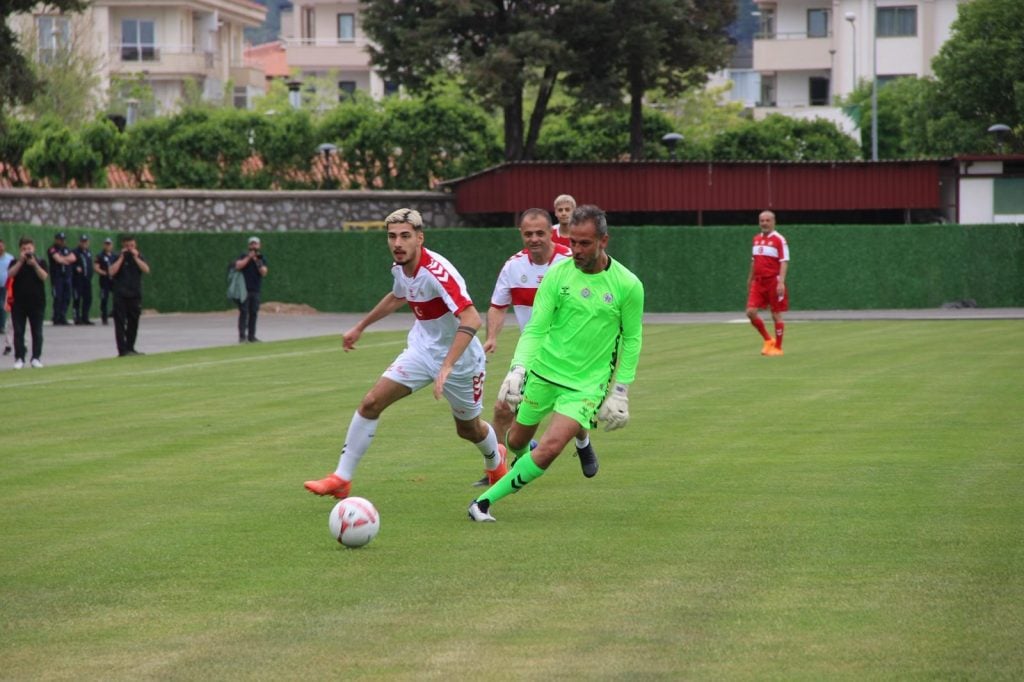 şöhretler ve gençler karması futbol müsabakası, muğla yılmaz erdoğan, muğla şöhretler ve gençler karması futbol müsabakası, muğla 19 mayıs, muğla şöhretler ve gençler