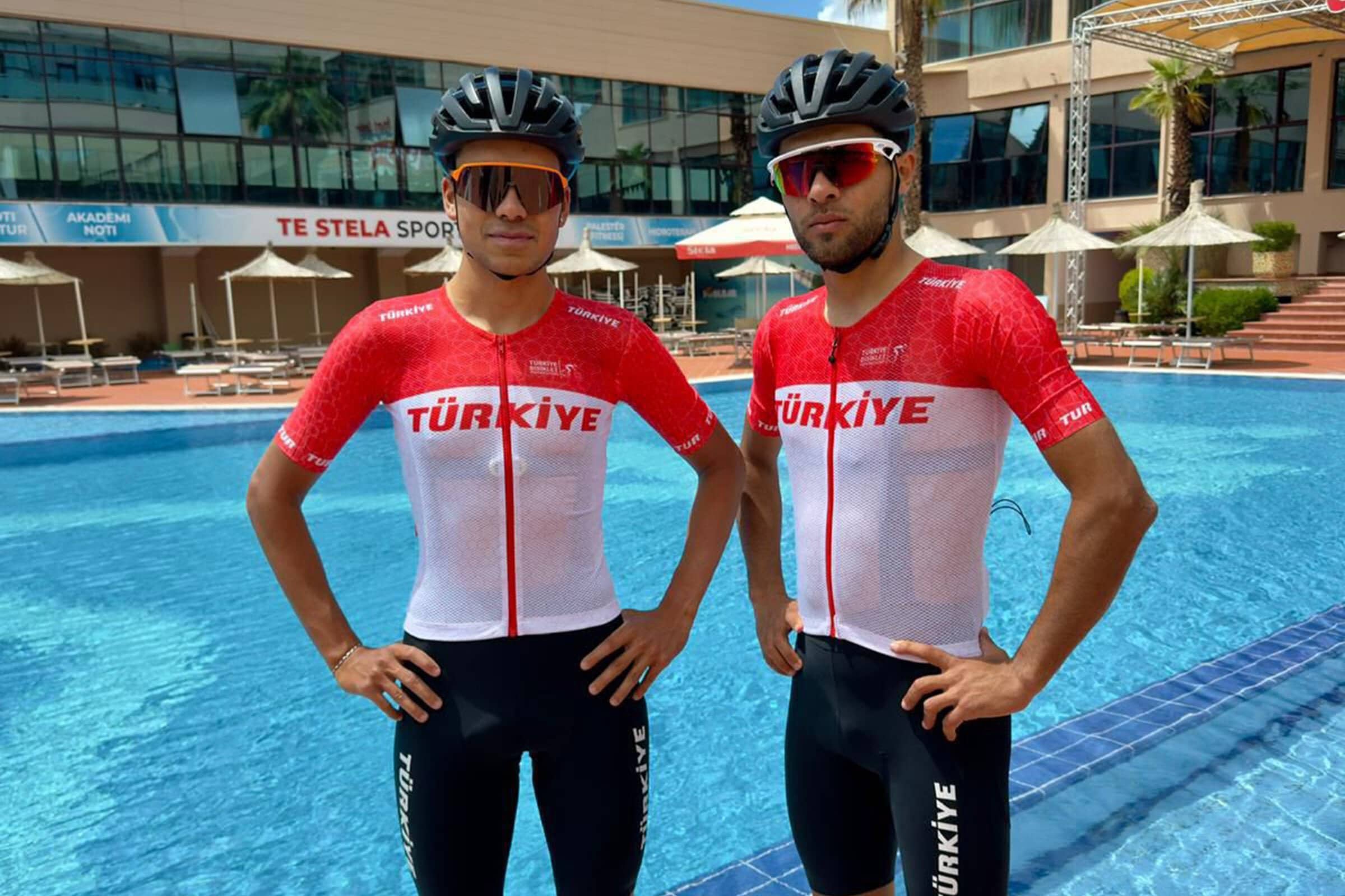 Muğlalı bisikletçiler milli formayla Arnavutluk’ta pedal çeviriyor