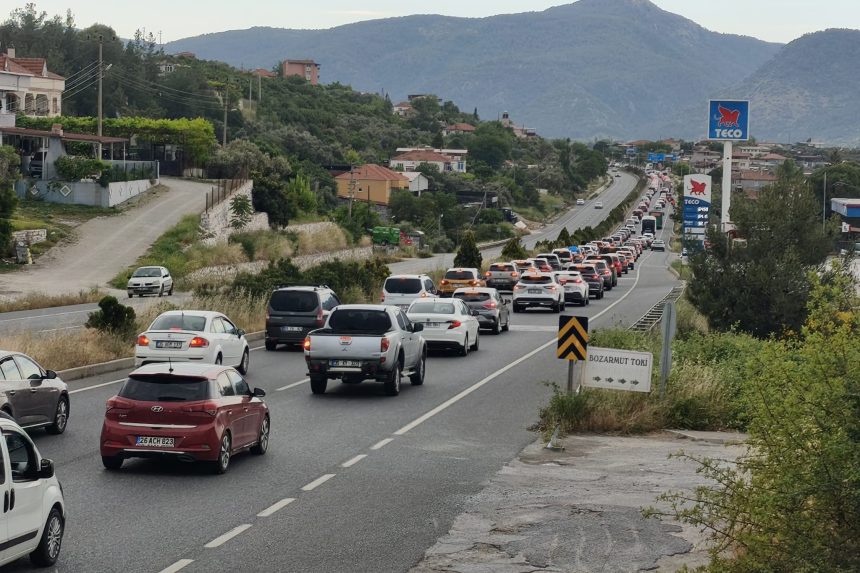 muğla tatil, muğla trafik, menteşe araç kuyruğu, kurban bayramı, kurban bayramı muğla