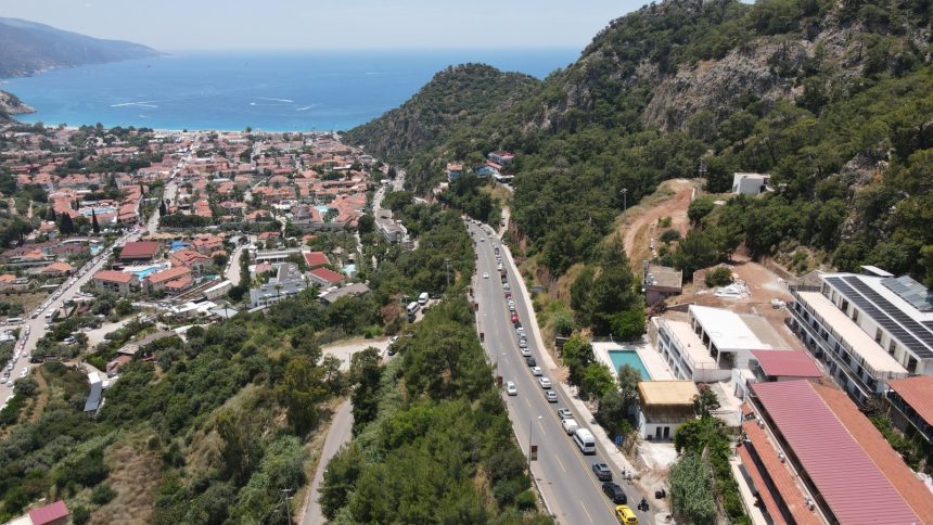 ölüdeniz araç kuyruğu, fethiye ölüdeniz yolu, fethiye ölüdeniz, ölüdeniz, fethiye kurban bayramı