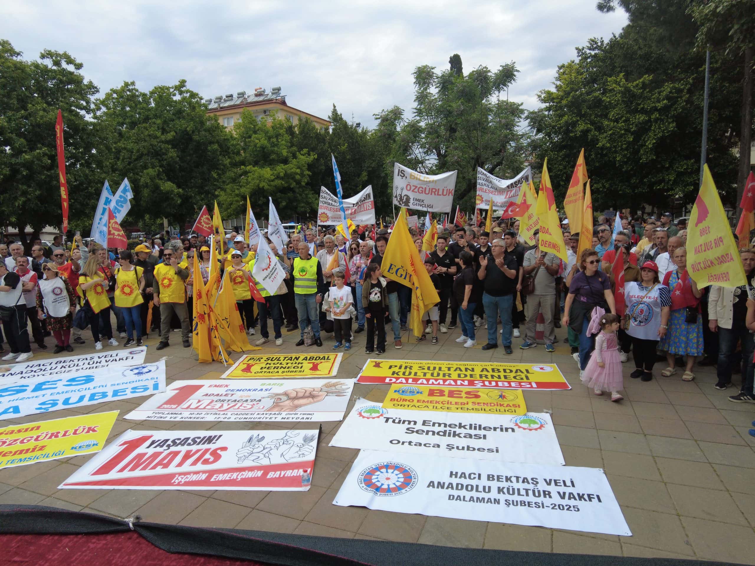 Ortaca’da işçiler, emekçiler 1 Mayıs’ta meydanlarda: “Emeğin, demokrasinin, barışın, özgürlüğün ve eşitliğin ülkesini hep birlikte kuracağız”