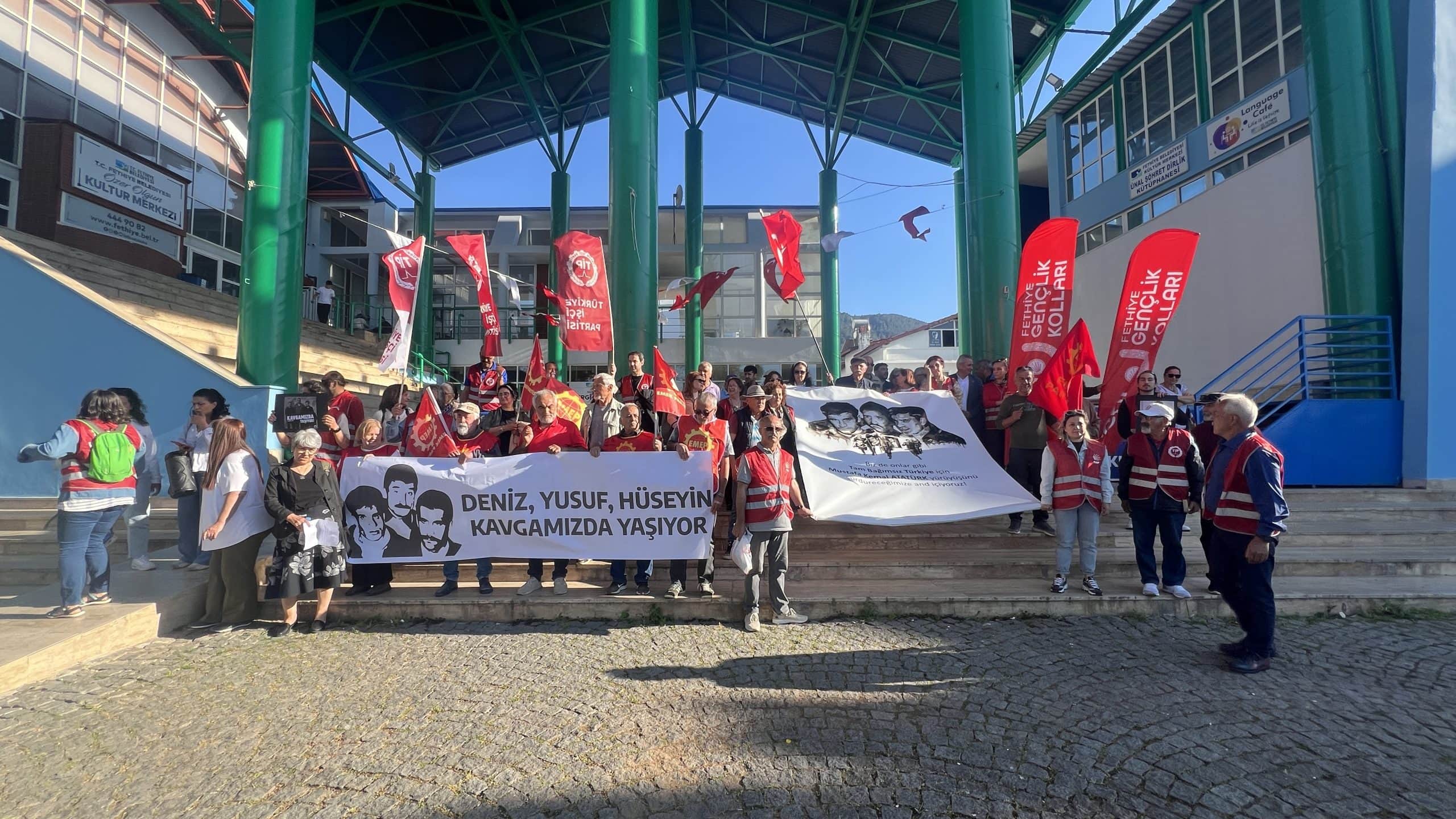 ‘Denizler’ idam edilişlerinin 54’üncü yıl dönümünde Fethiye’de anıldı: “Denizler yaşıyor, onlar mücadelemizde yaşayacaklar”
