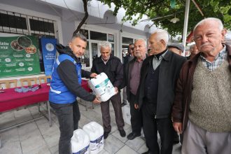 muğla çam fıstığı, muğla çam fıstığı üreticileri, muğla çam fıstığı üreticilerine ilaç desteği, çam fıstığı üreticilerine ilaç desteği, muğla büyükşehir belediyesi