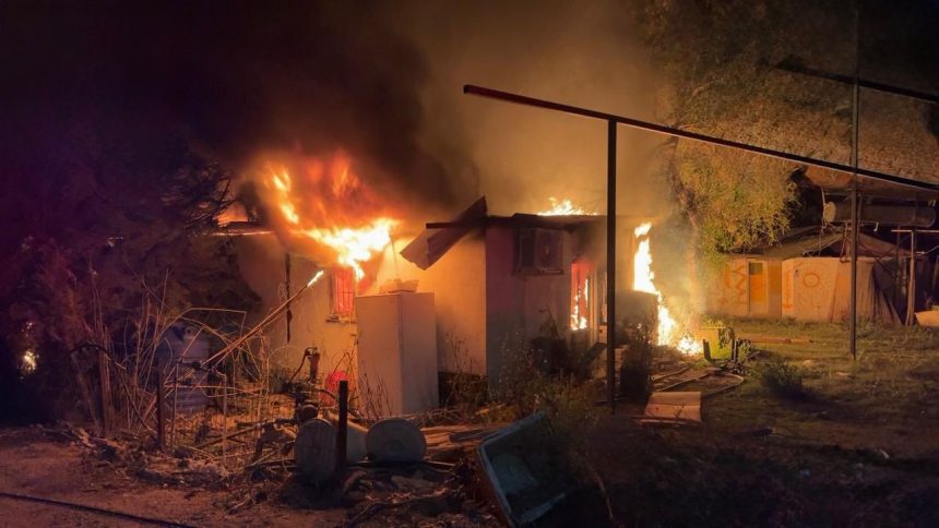 yangın söndürüldü muğla itfaiye yangın foça mahallesi ev yangın fethiye yangın