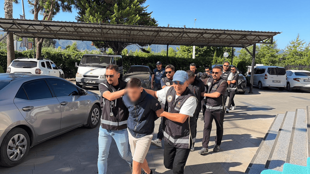 Alim Karaca’ya yönelik silahlı saldırıya ilişkin gözaltına alınan beş şüpheli adliyeye sevk edildi