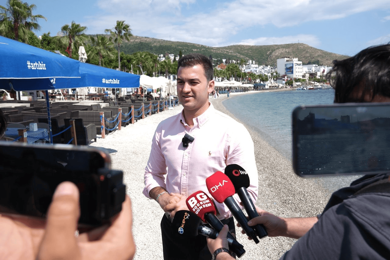 Bodrum Belediye Başkanı Mandalinci Kumbahçe’deki kıyı düzenlemesine yönelik eleştirilere yanıt verdi