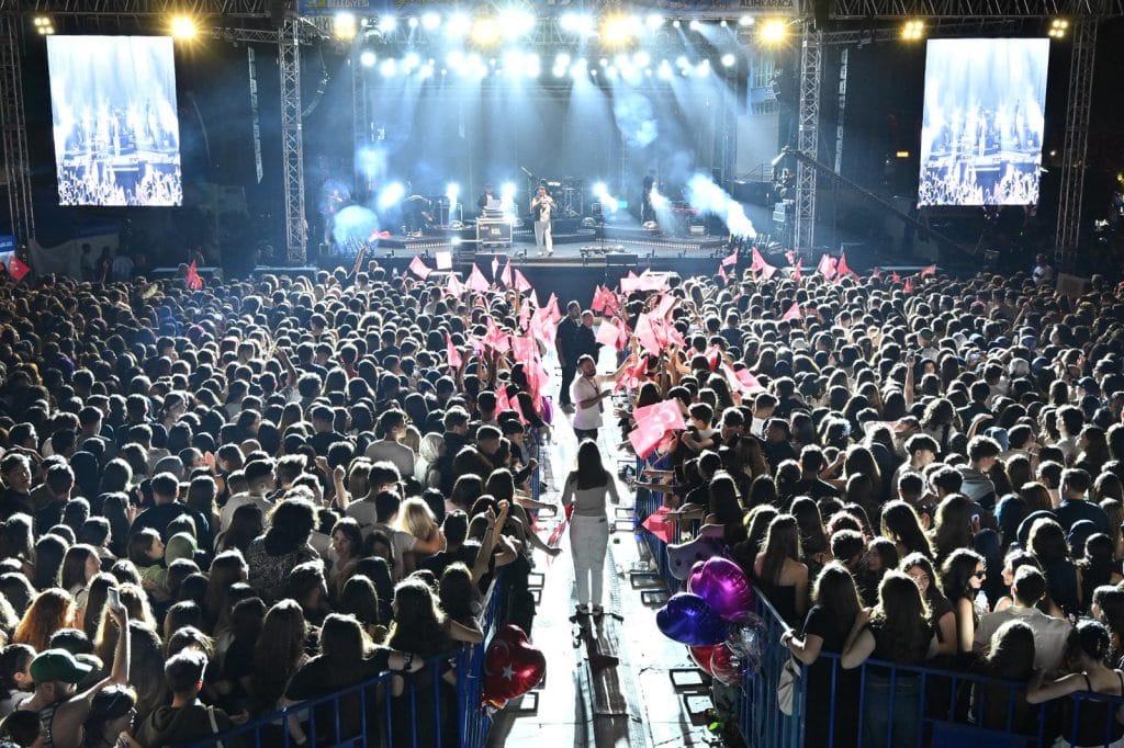 dolu kadehi ters tut fethiye konser