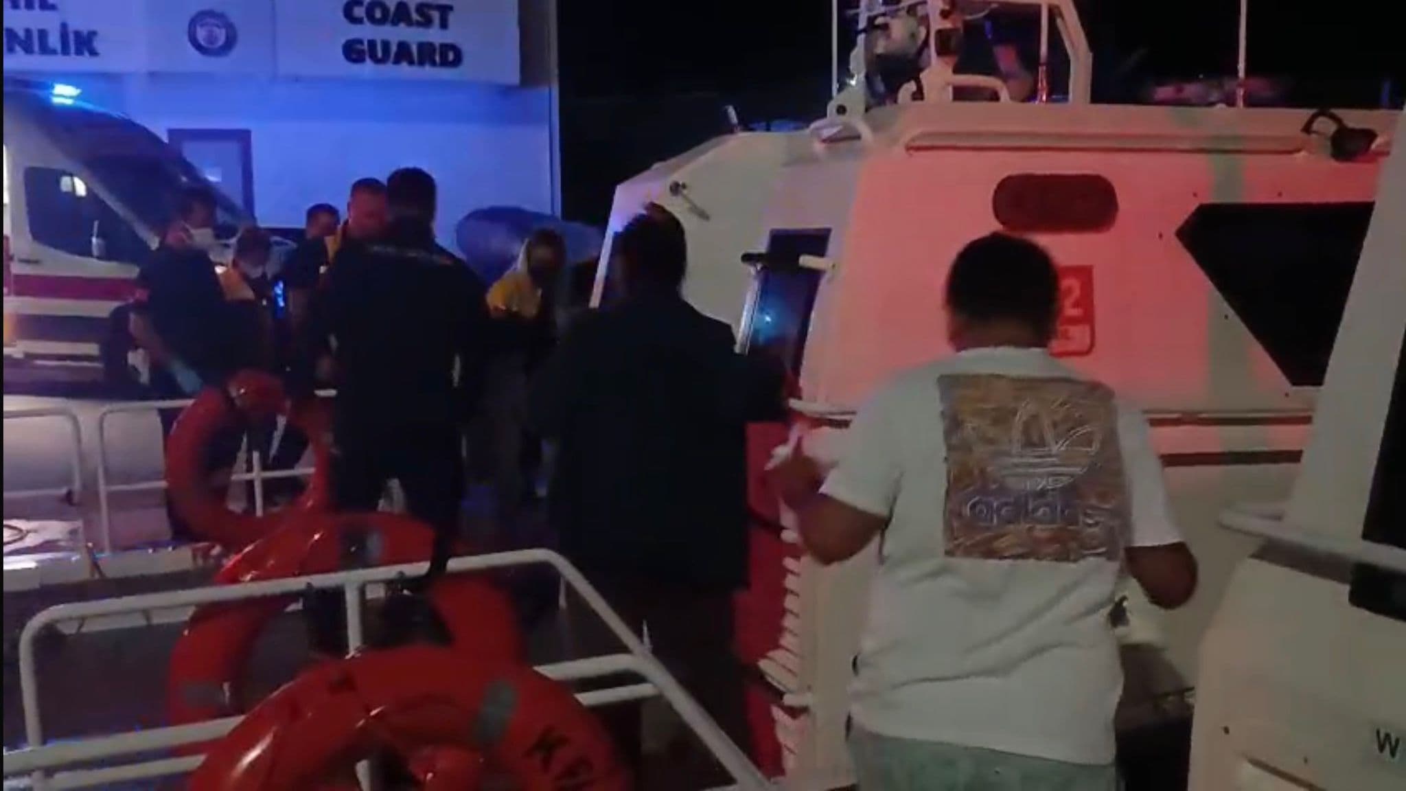 Marmaris açıklarında rahatsızlanan dört kişinin tıbbi tahliyesi yapıldı