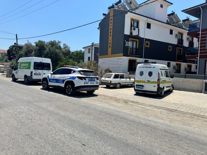 Ortaca'da bir erkek evinde av tüfeğiyle vurulmuş halde bulundu