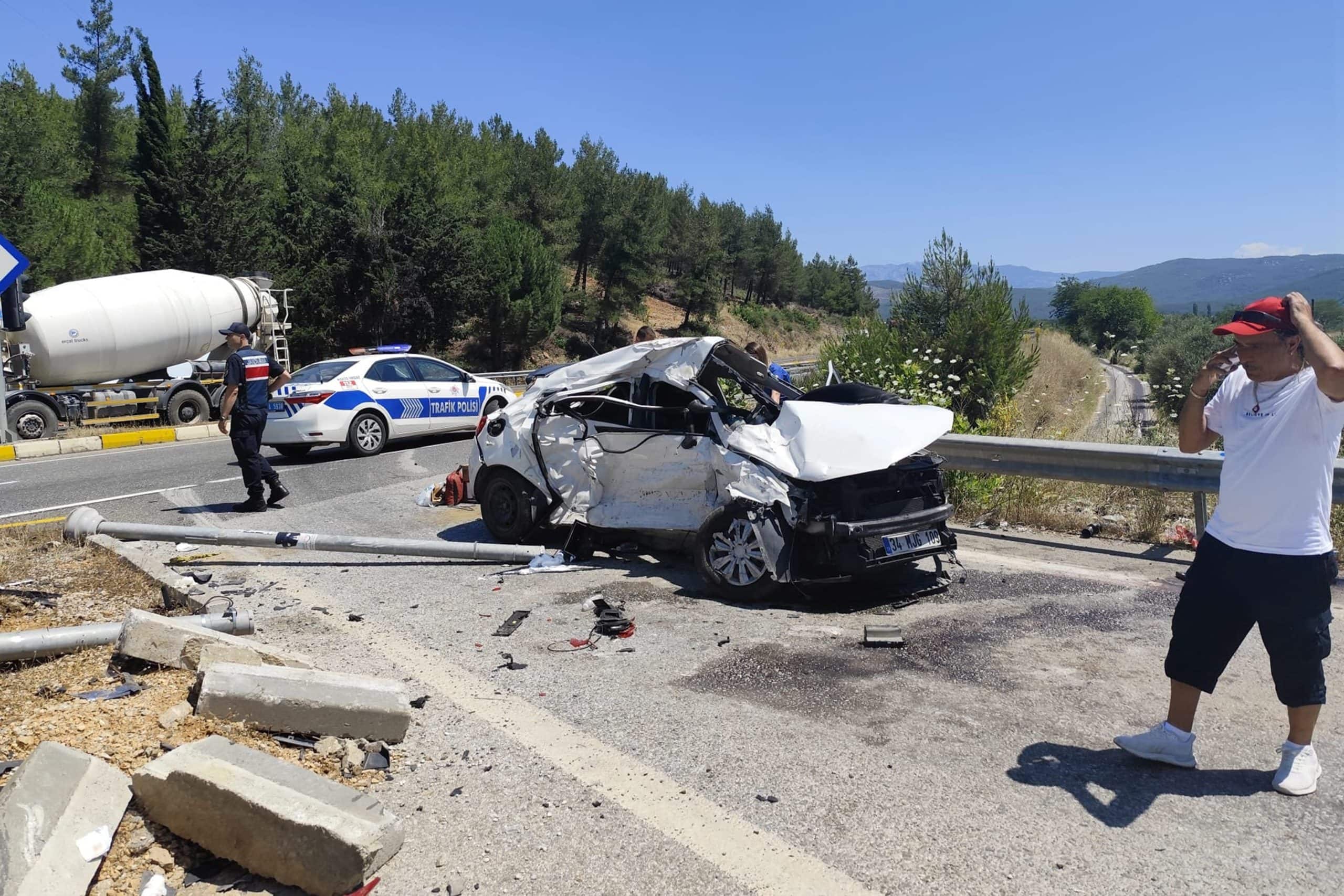 Ula’daki trafik kazasında dört kişi yaralandı