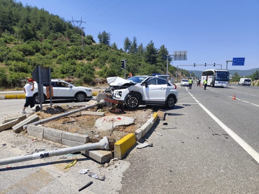Ula’daki trafik kazasında dört kişi yaralandı