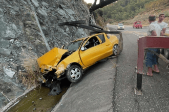 Ortaca’daki trafik kazasında araçta sıkışan sürücü kurtarıldı