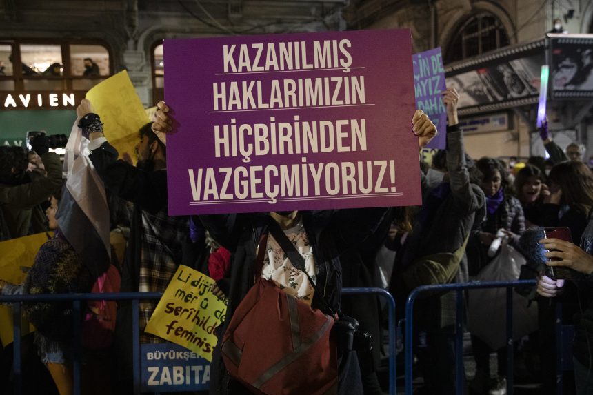 Datça Kadın Platformu'ndan 12. Yargı Paketi'ne karşı eylem çağrısı: "Haklarımıza sahip çıkmak için sokaktayız"
