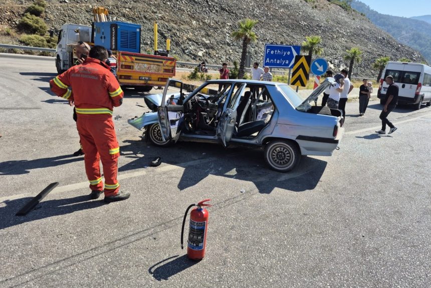 Göcek Tüneli çıkışında trafik kazası: Araçta sıkışan sürücü kurtarıldı