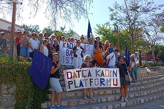 datça kadın platformu, ortadoğu ve dünyada savaşın içinde kadınlar, hediye levent, hale gönültaş, datça
